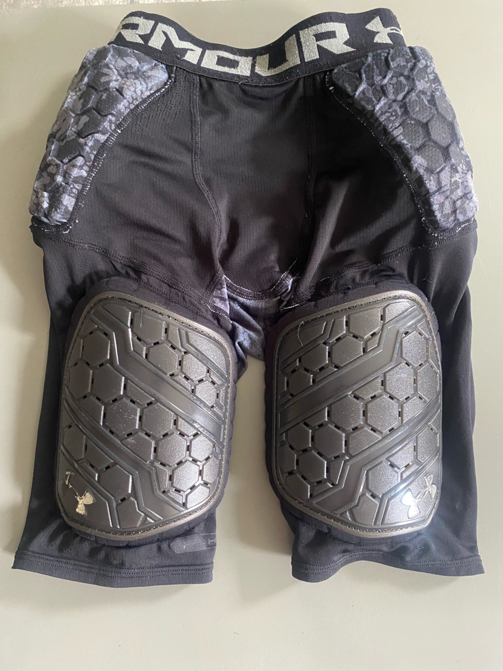 🏈 Under Armour Youth Football Padded Girdle – Black| Youth Small 🏈